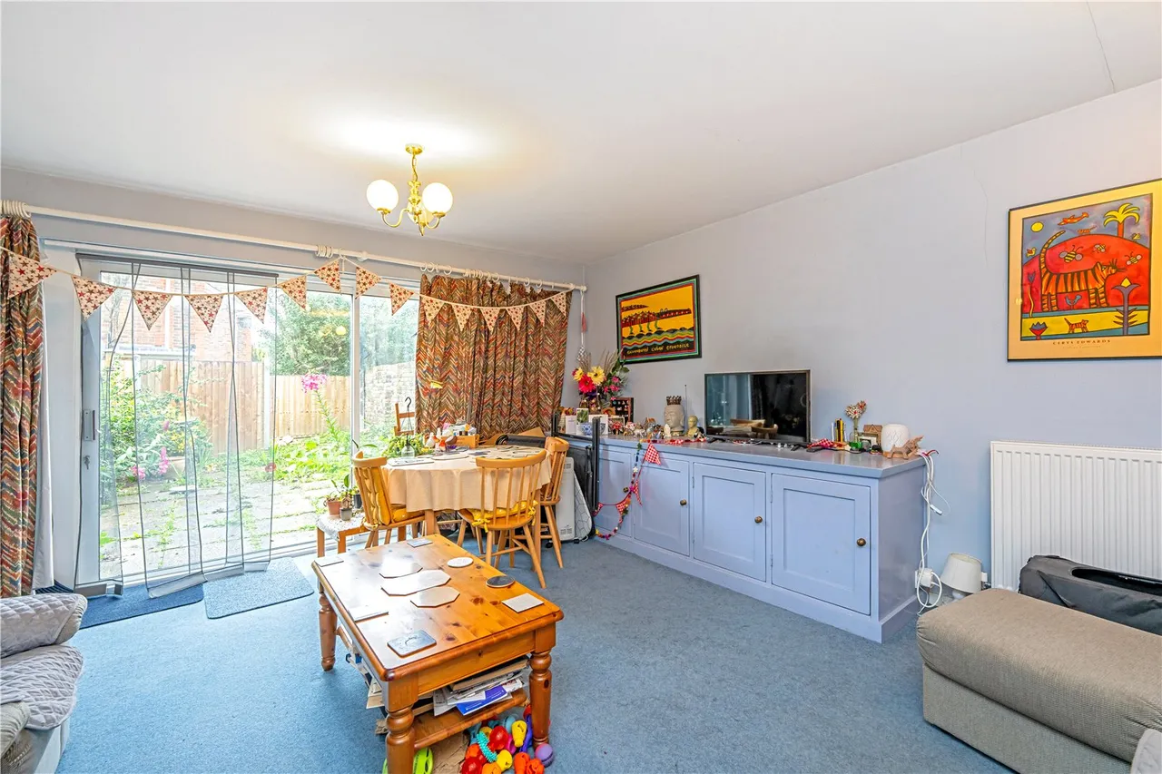 Allbrook Close, Teddington, TW11 8TY, photo 2