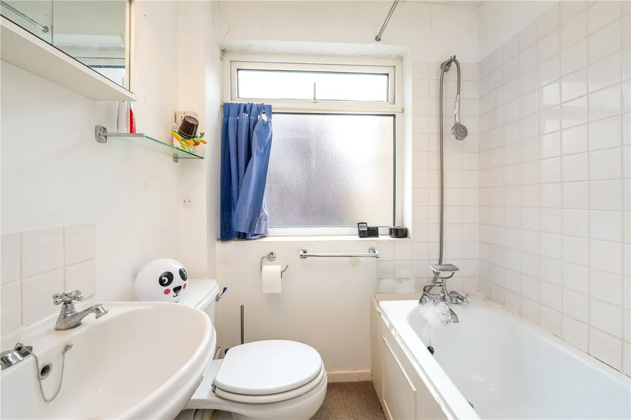 Allbrook Close, Teddington, TW11 8TY, photo 6
