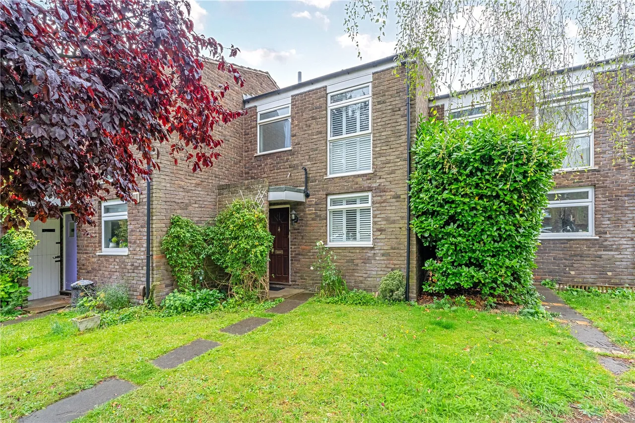2 bed house for sale — Allbrook Close, Teddington, TW11 8TY