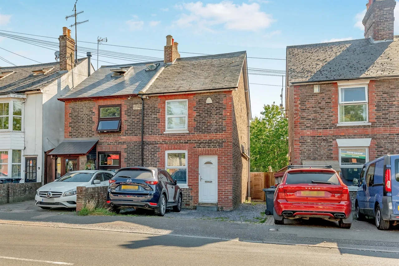 2 bed character property for sale — North End, East Grinstead