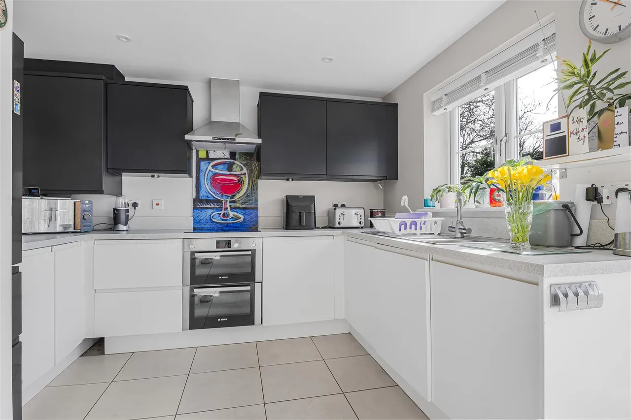 Martin Cooper Close, Caversham, RG4, photo 2