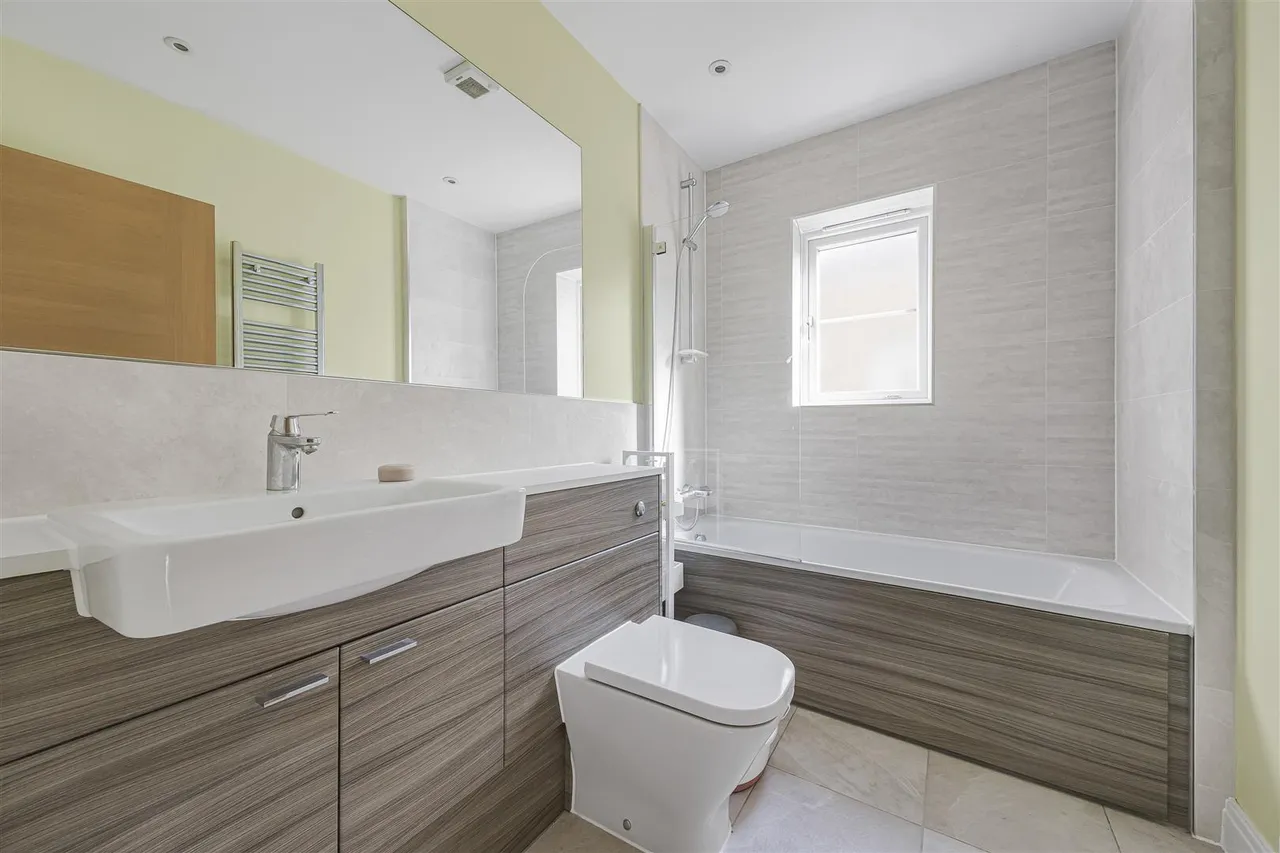 Martin Cooper Close, Caversham, RG4, photo 13