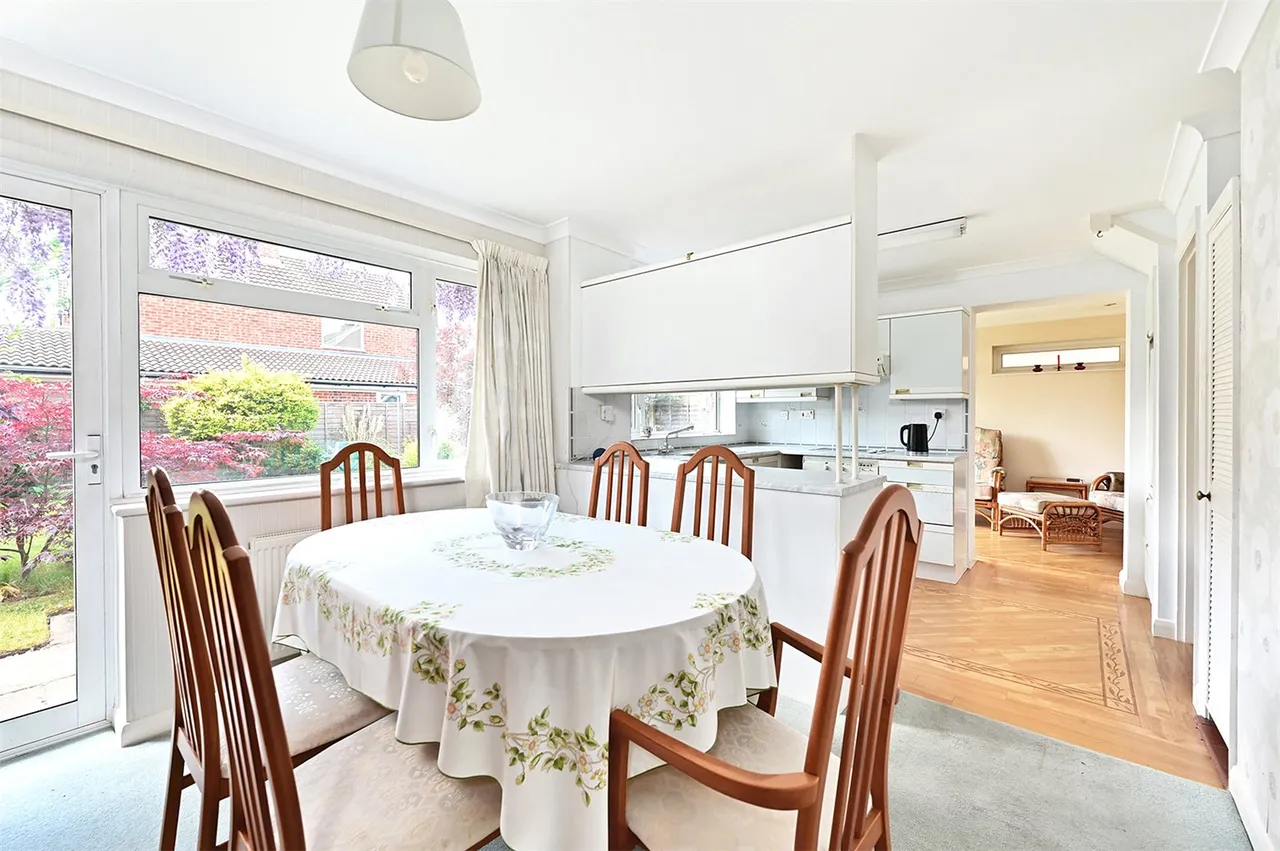 Wren Close, Yateley, Hampshire, GU46 6NZ, photo 7
