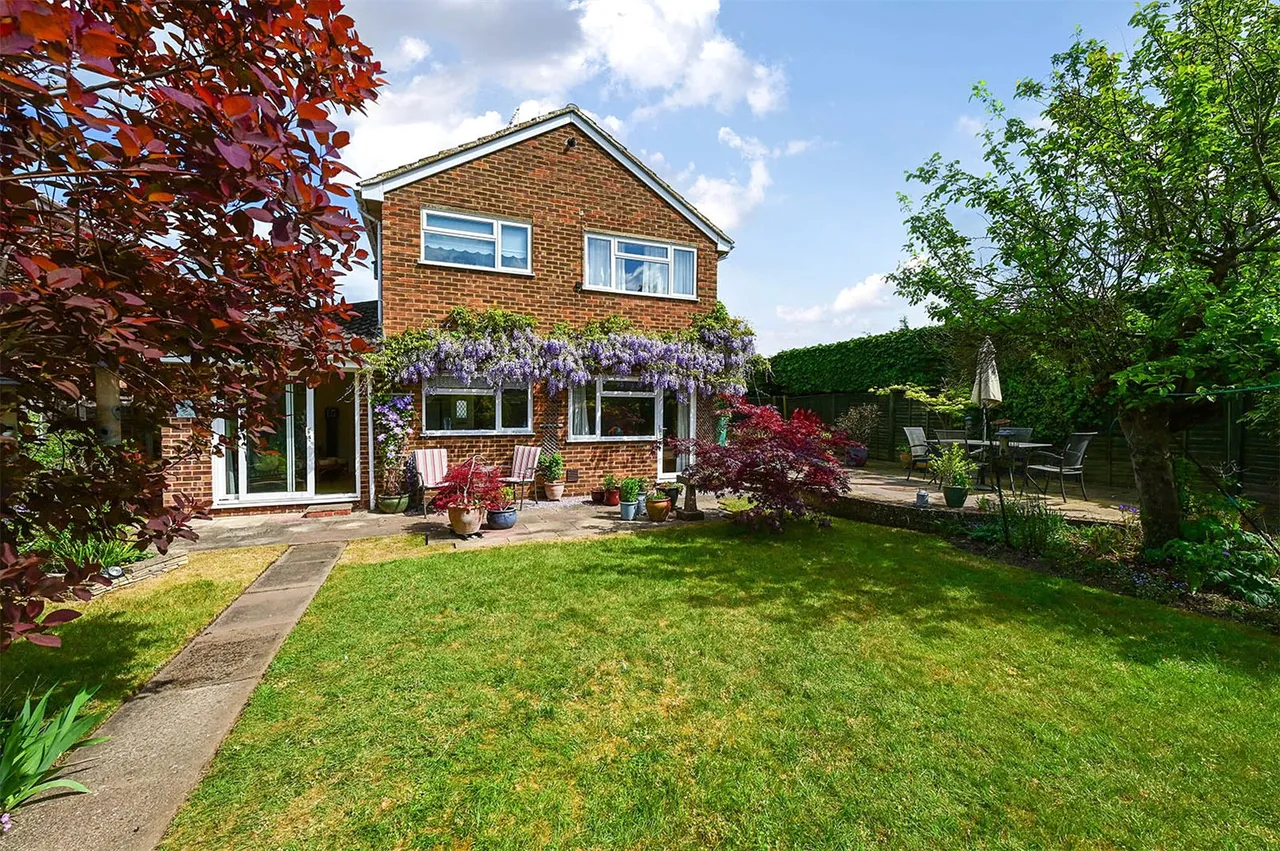 Wren Close, Yateley, Hampshire, GU46 6NZ, photo 8