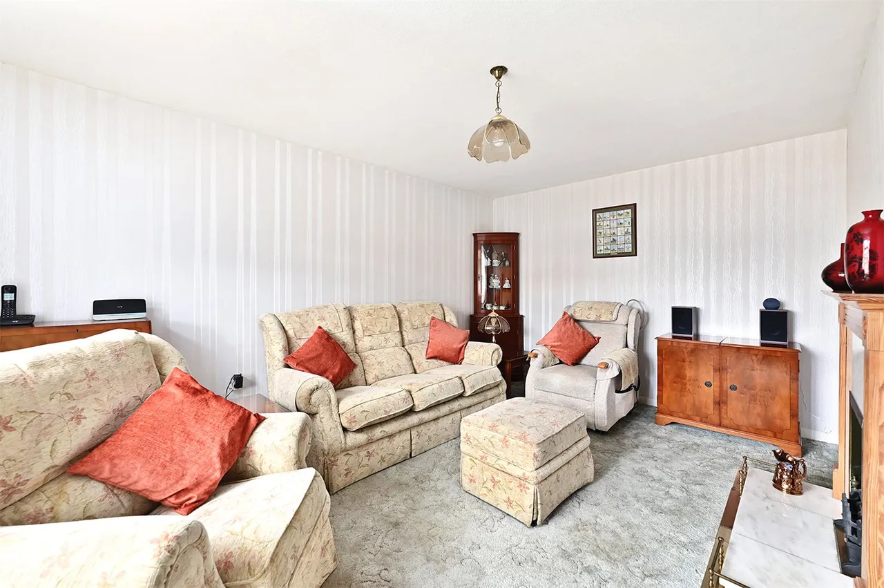Wren Close, Yateley, Hampshire, GU46 6NZ, photo 12