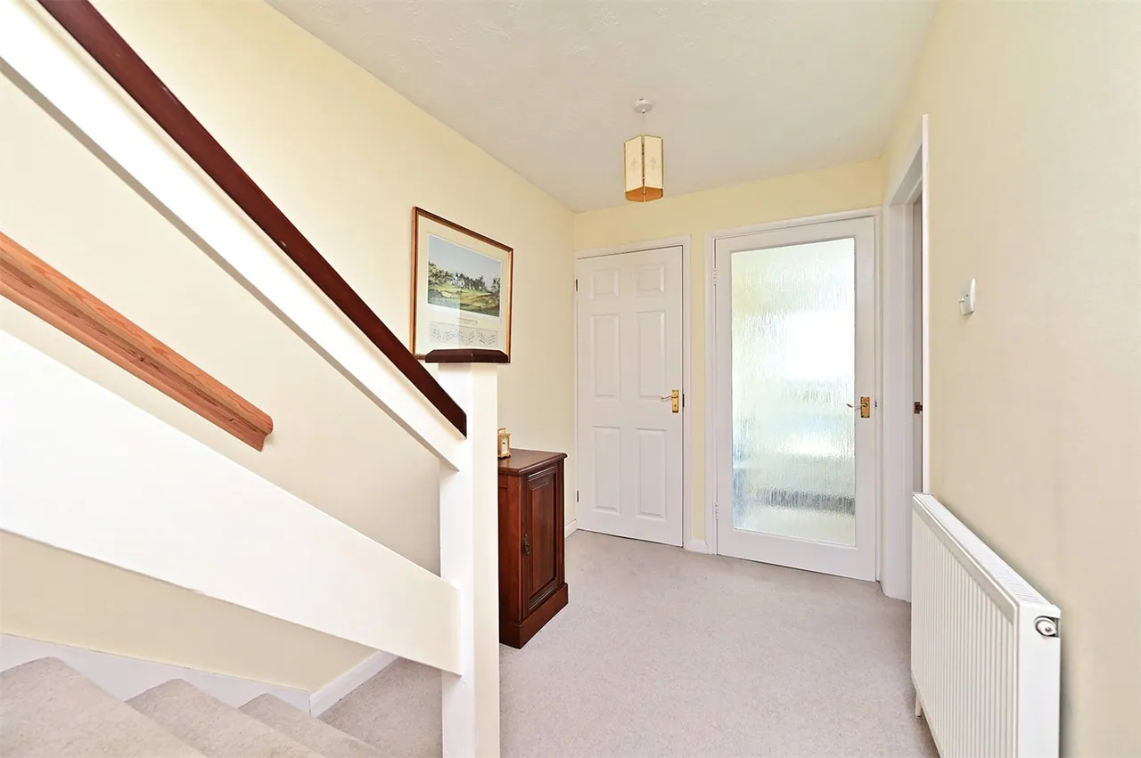 Wren Close, Yateley, Hampshire, GU46 6NZ, photo 13