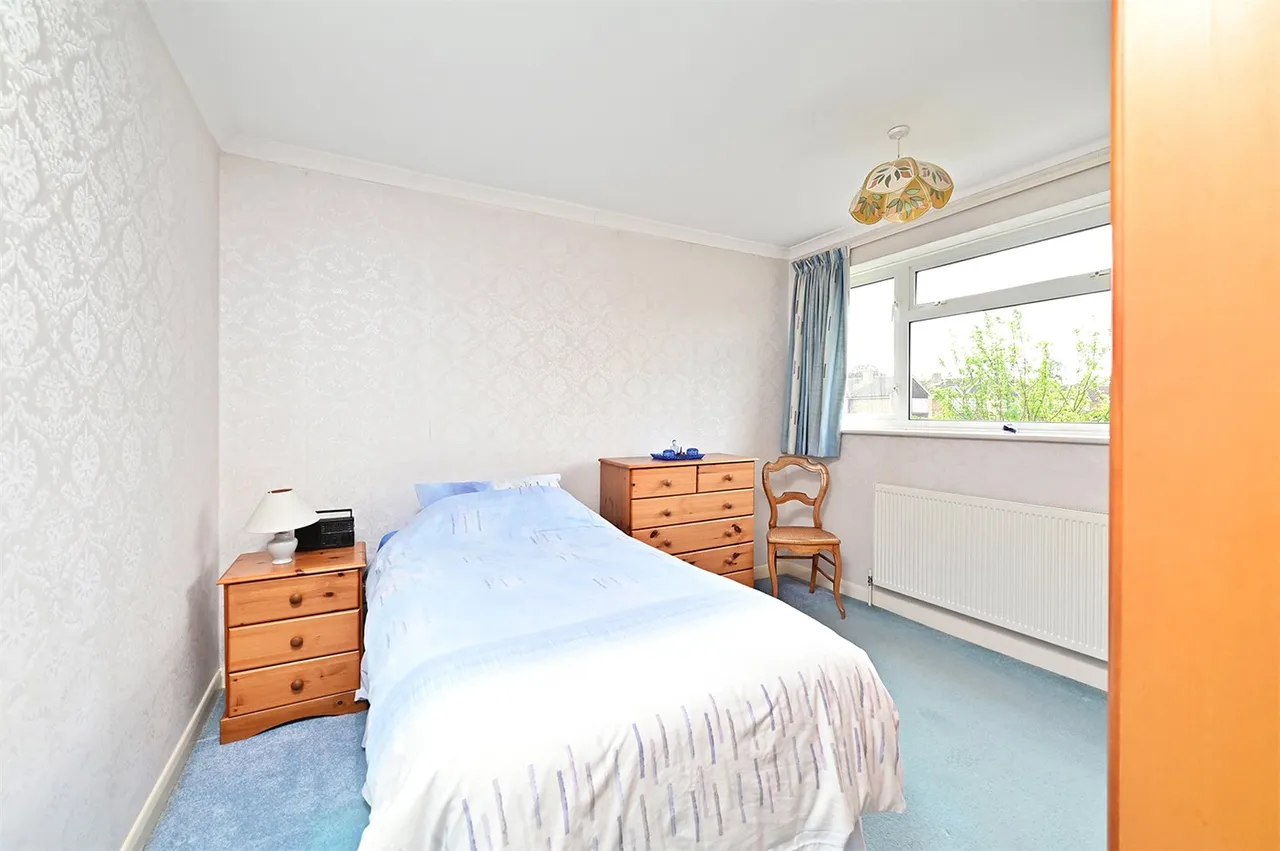 Wren Close, Yateley, Hampshire, GU46 6NZ, photo 16