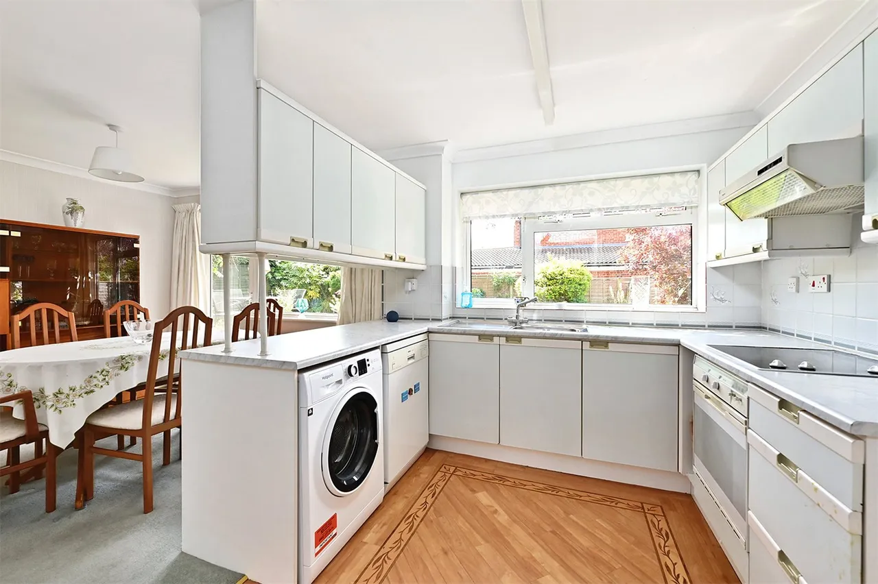 Wren Close, Yateley, Hampshire, GU46 6NZ, photo 9