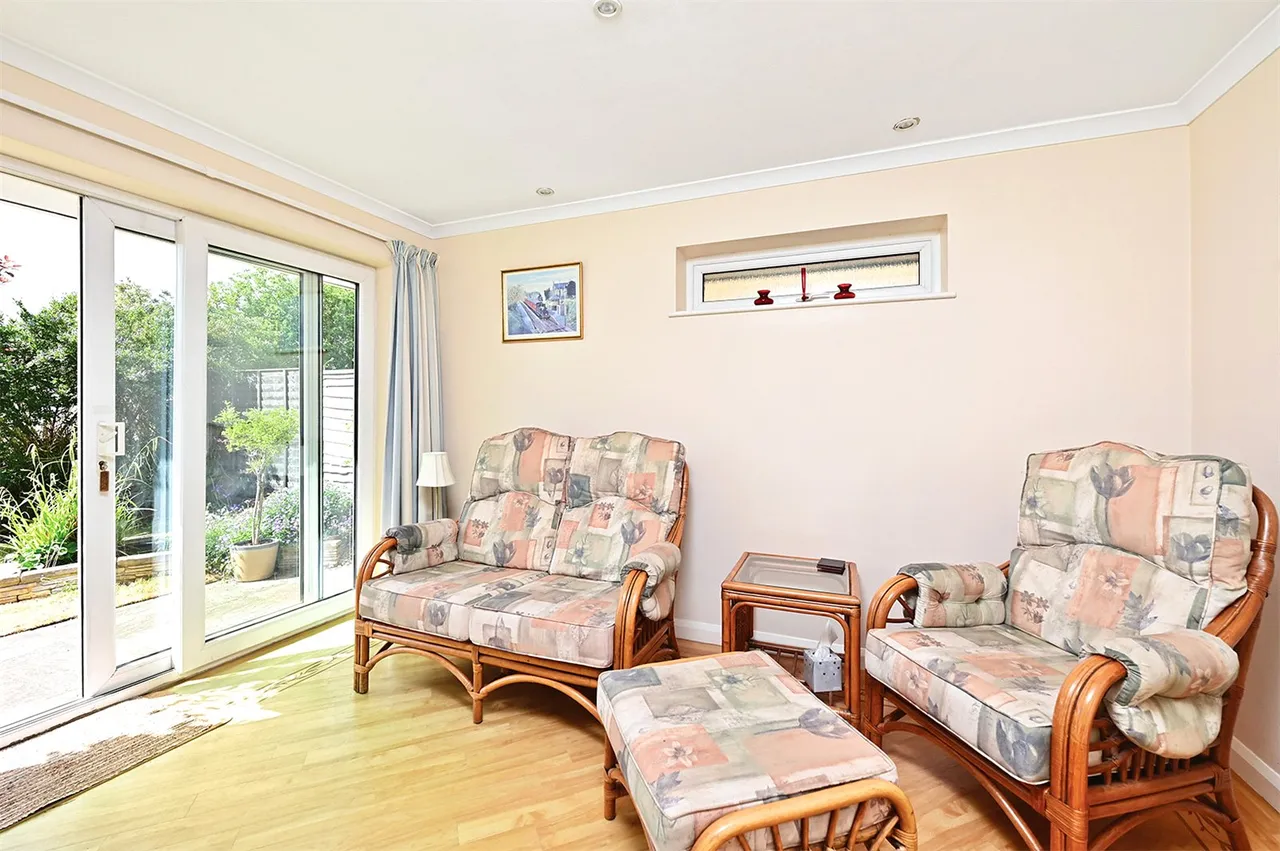 Wren Close, Yateley, Hampshire, GU46 6NZ, photo 5