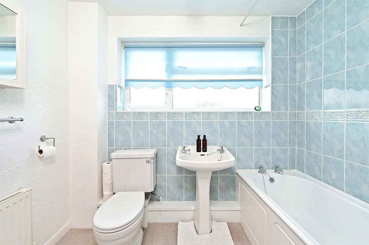 Wren Close, Yateley, Hampshire, GU46 6NZ, photo 10