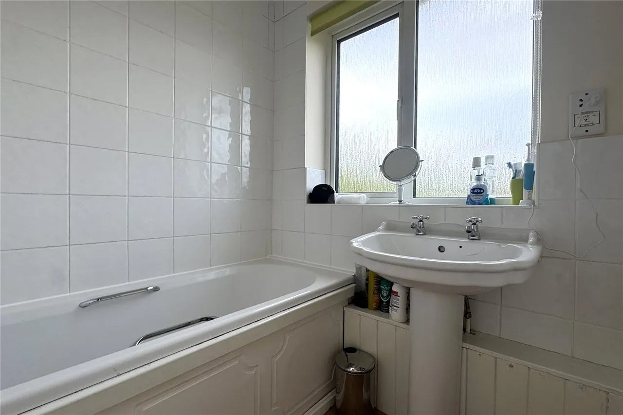 Wren Way, Farnborough, Hampshire, GU14 8SZ, photo 8