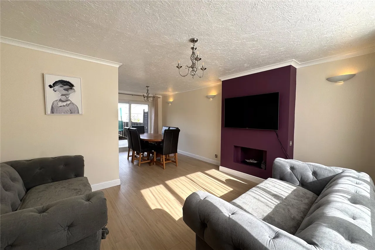 Wren Way, Farnborough, Hampshire, GU14 8SZ, photo 3