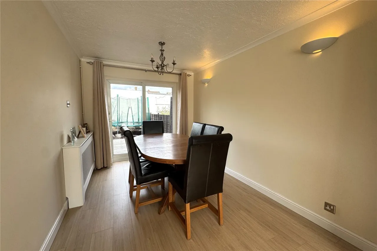 Wren Way, Farnborough, Hampshire, GU14 8SZ, photo 4