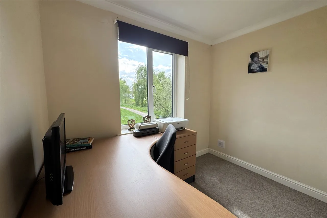 Wren Way, Farnborough, Hampshire, GU14 8SZ, photo 7