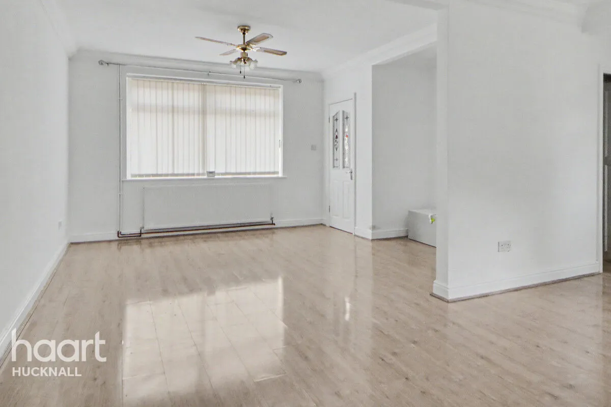 Broxtowe Drive, Nottingham, NG15, photo 2
