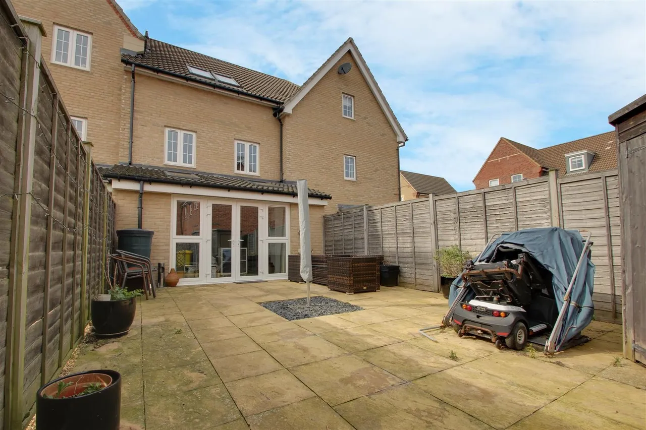Tagalie Square, Worthing, photo 7