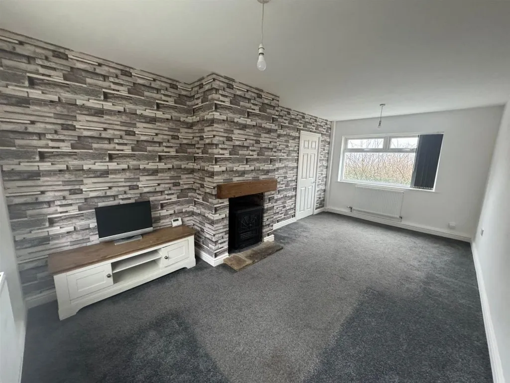 3 bed house to rent, Wardle Crescent, Keighley, BD21