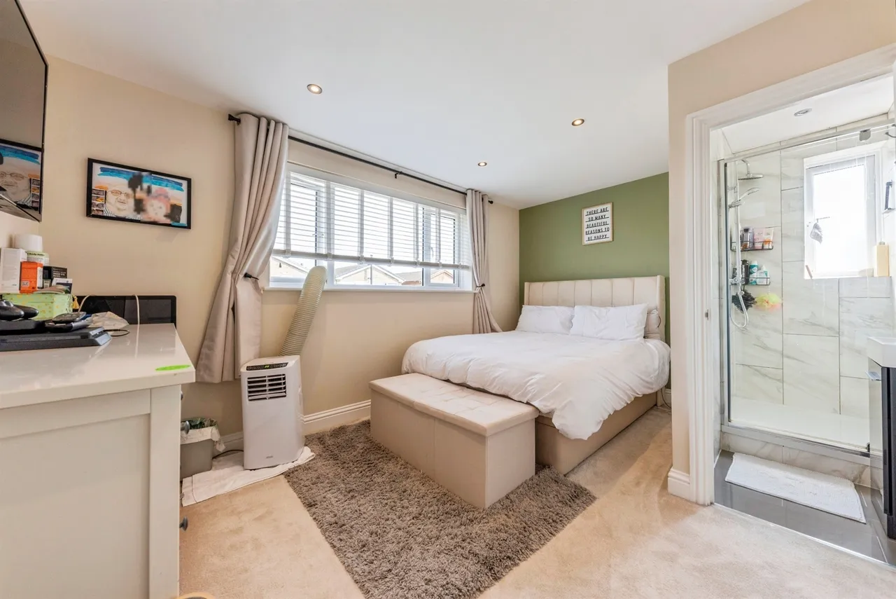 Adamstiles, Barrowby, NG32, photo 10