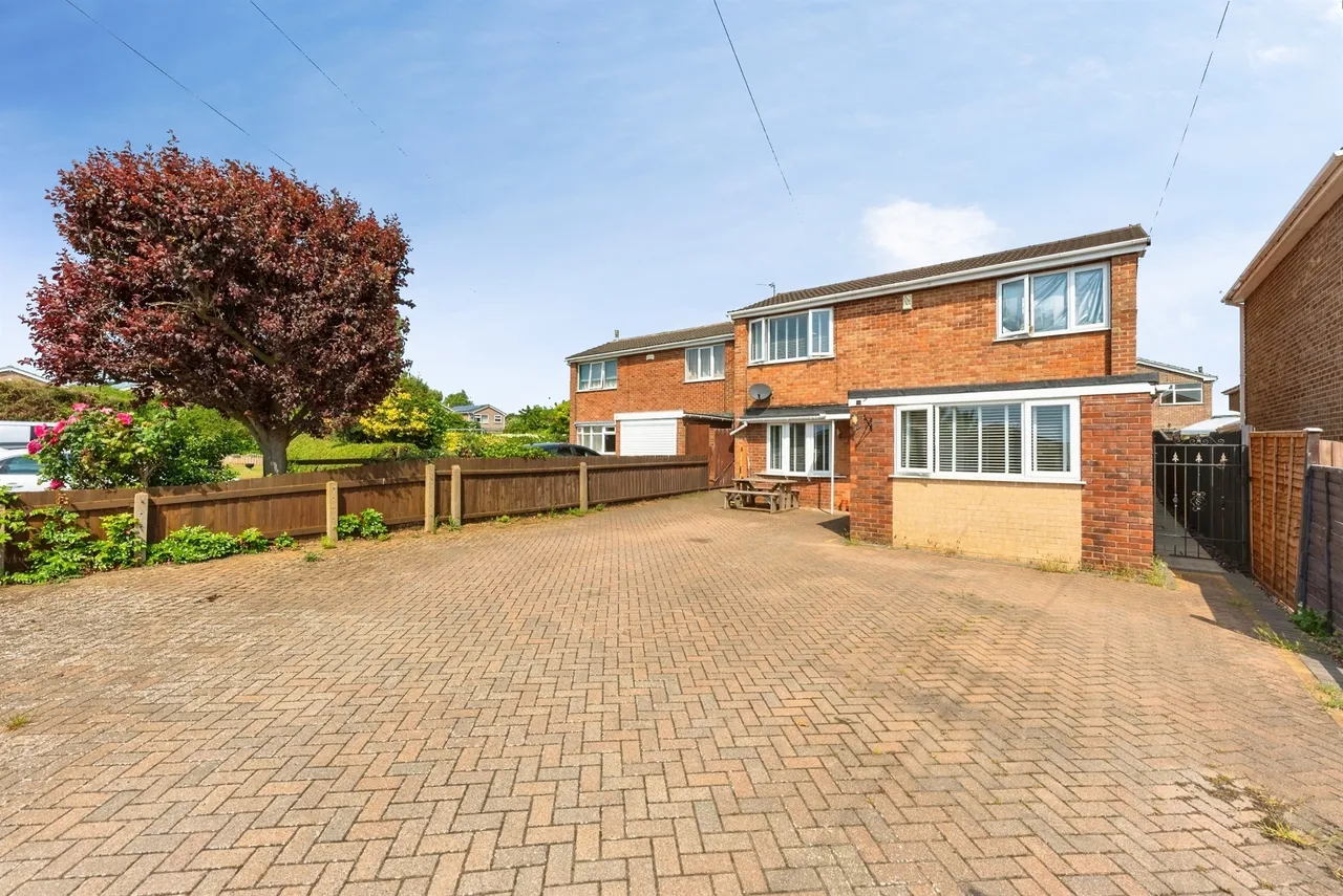 Adamstiles, Barrowby, NG32, photo 14