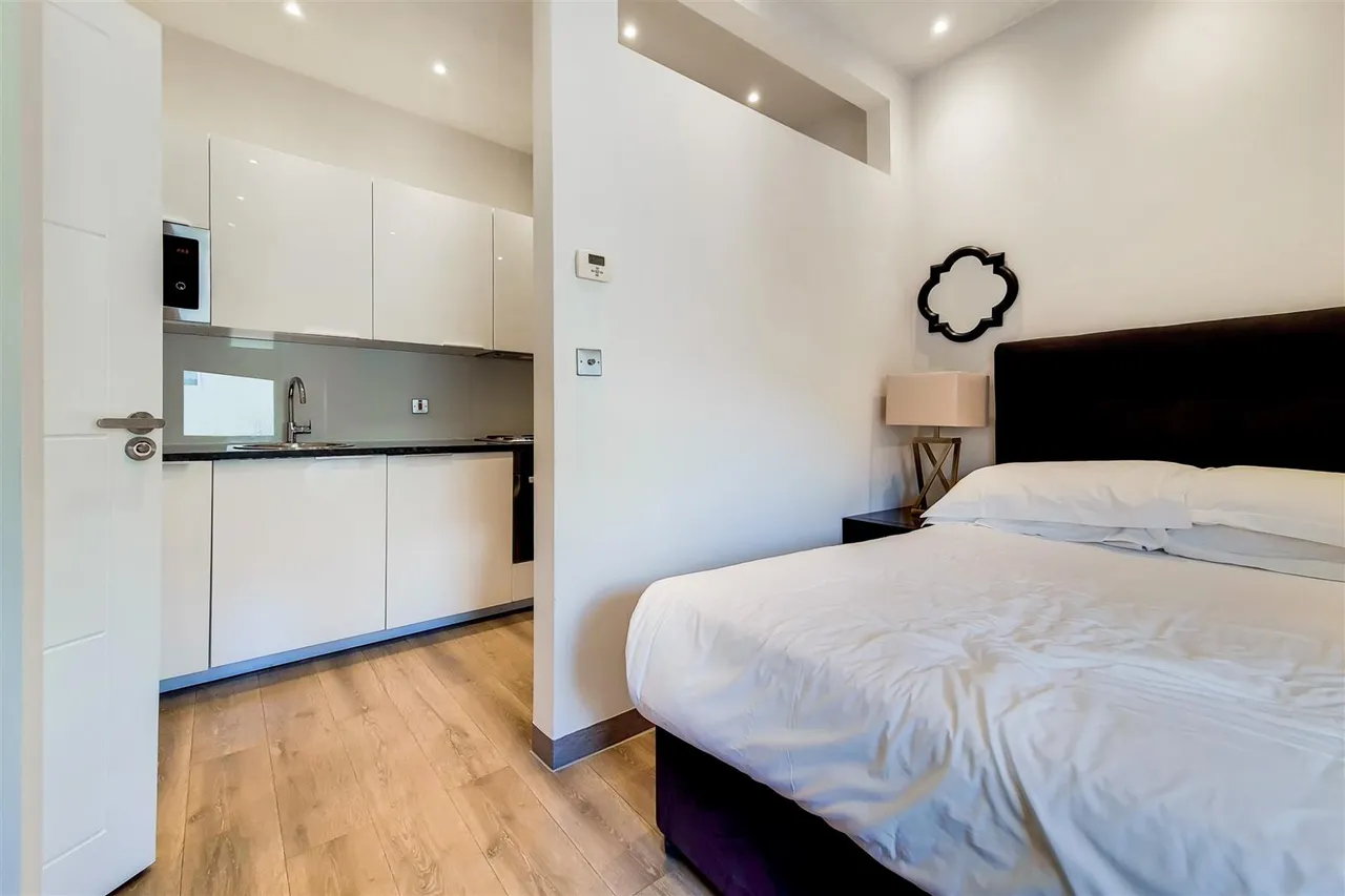 1 bed flat to rent, Penywern Road, Earls Court, SW5