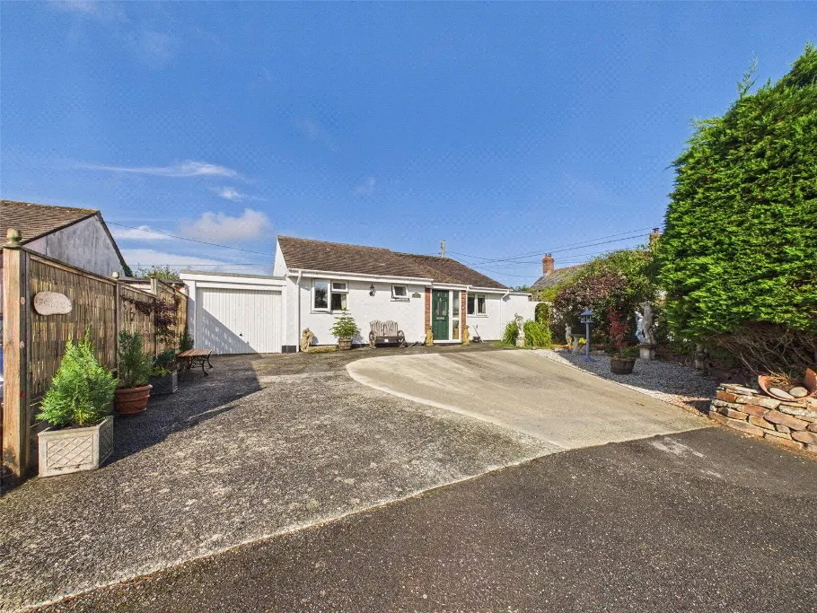 2 bed house for sale, West Street, Grimscott, EX23