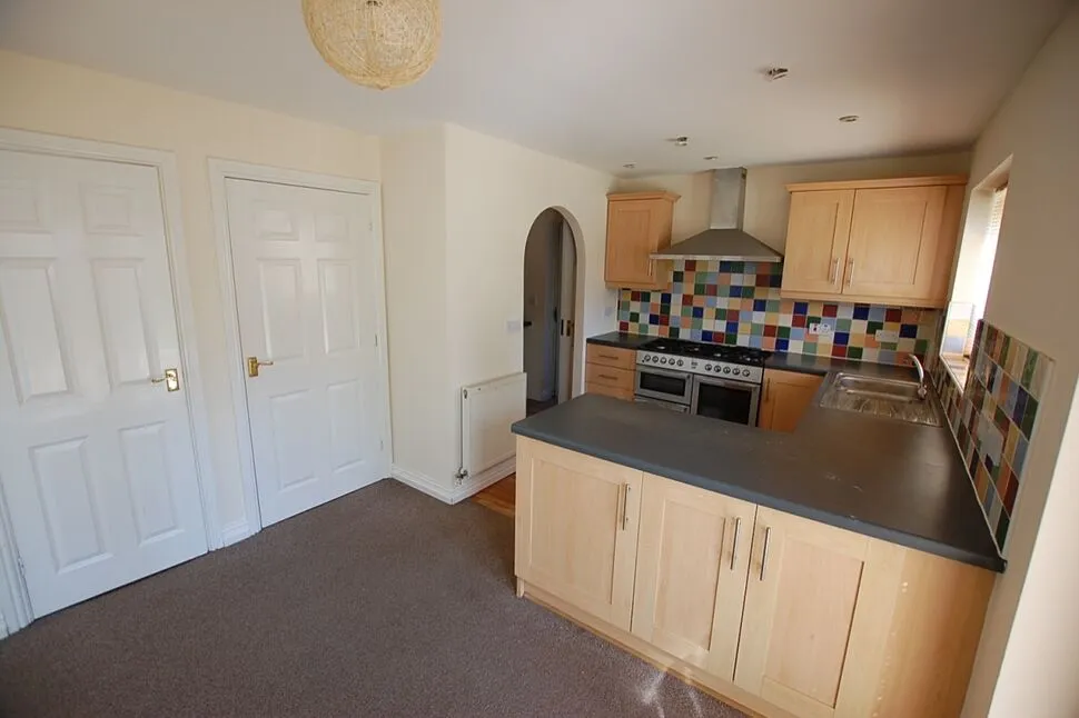 Havenside Close, Moorside, OL4, photo 5
