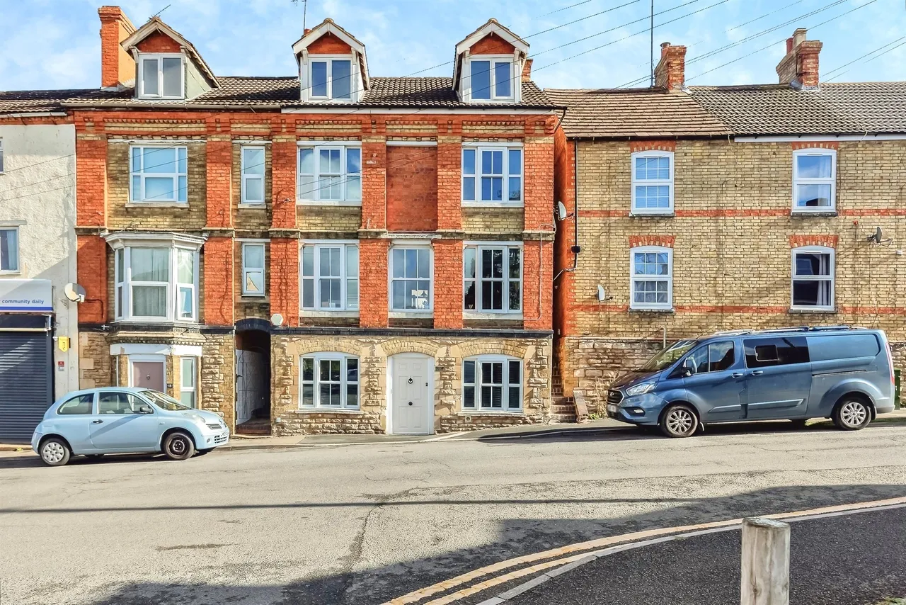 4 bed house for sale — Hill Street, Raunds, WELLINGBOROUGH