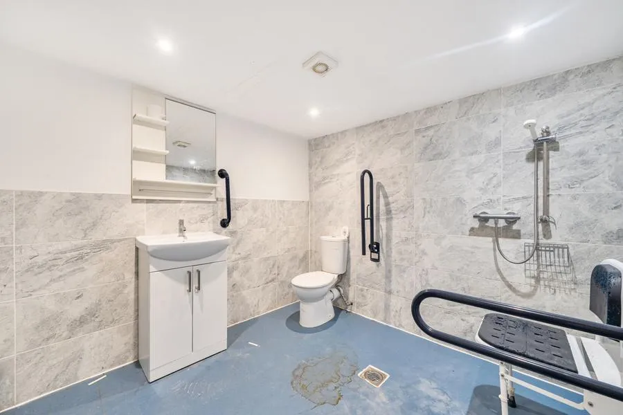 Ashford Crescent, Ashford, TW15, photo 14