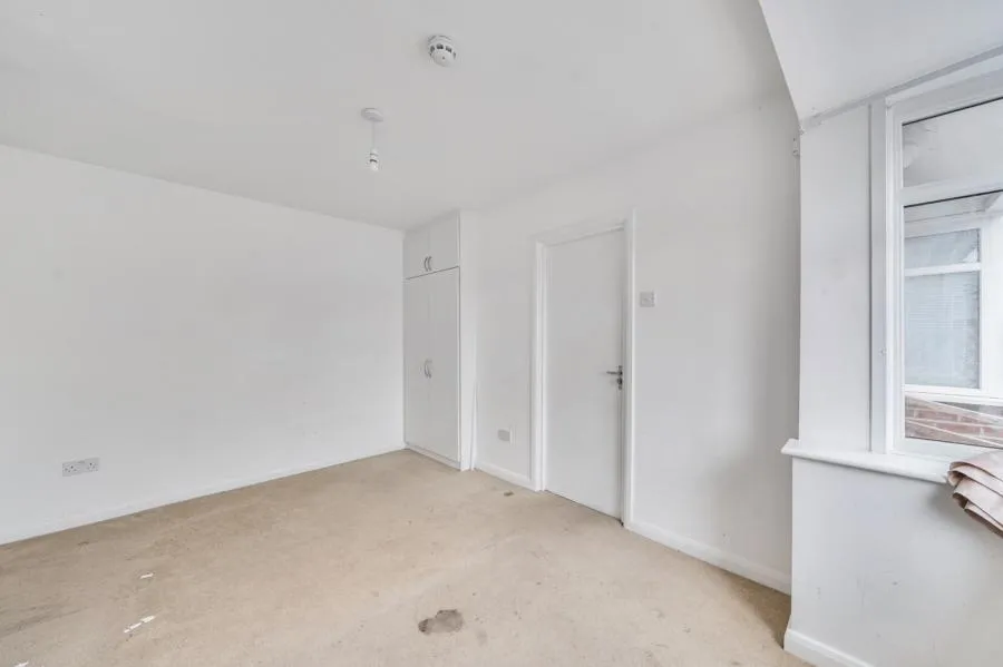 Ashford Crescent, Ashford, TW15, photo 8