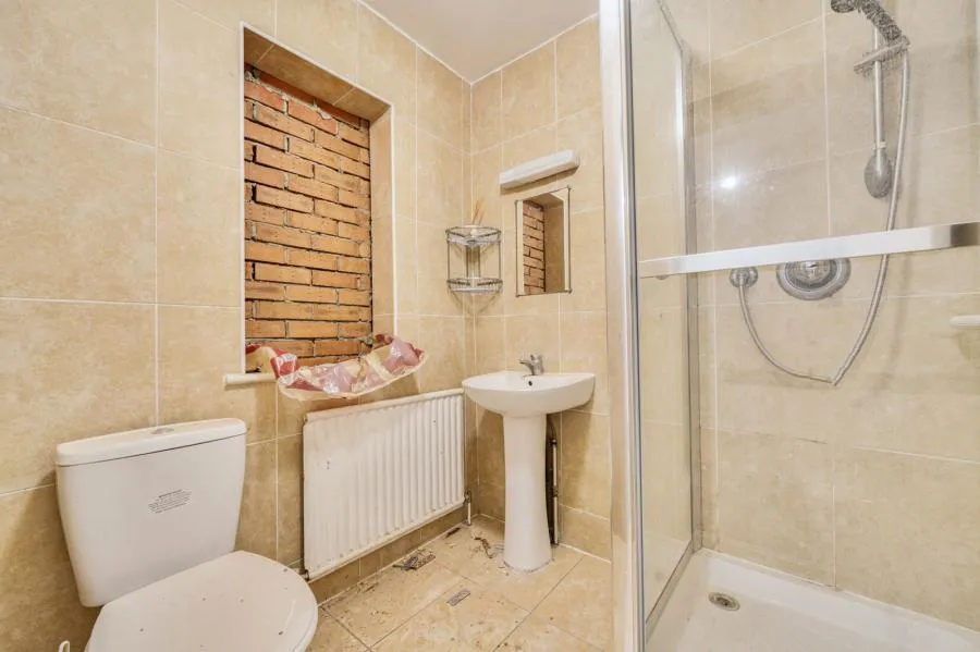 Ashford Crescent, Ashford, TW15, photo 12