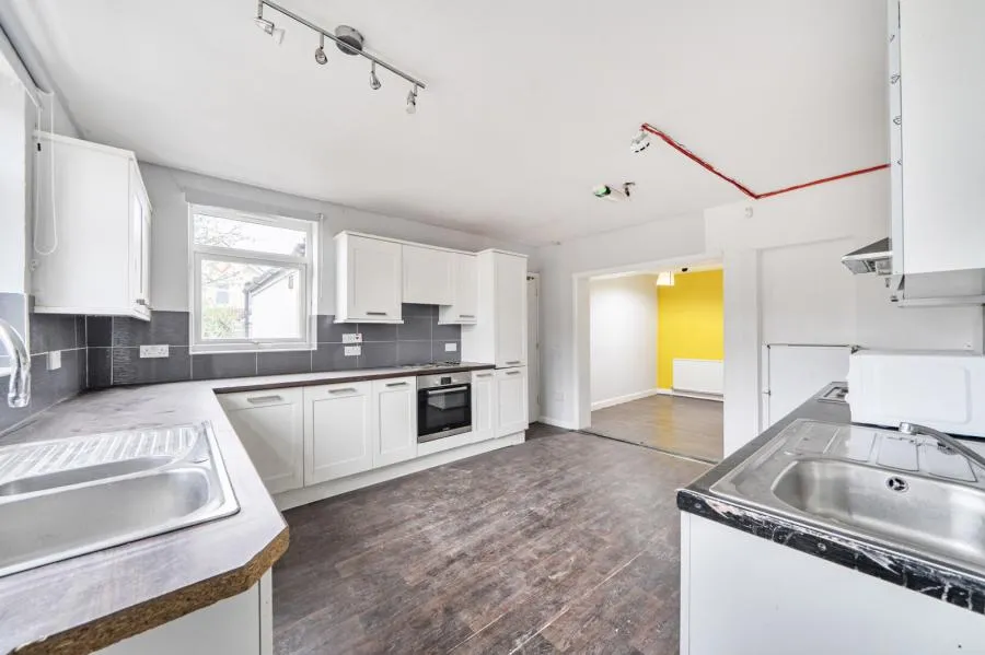 Ashford Crescent, Ashford, TW15, photo 5