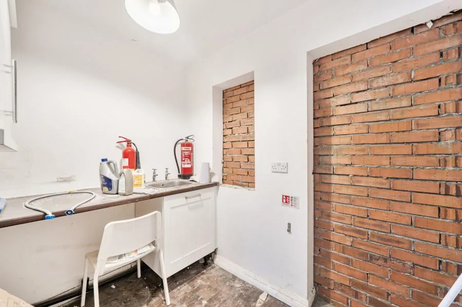 Ashford Crescent, Ashford, TW15, photo 10