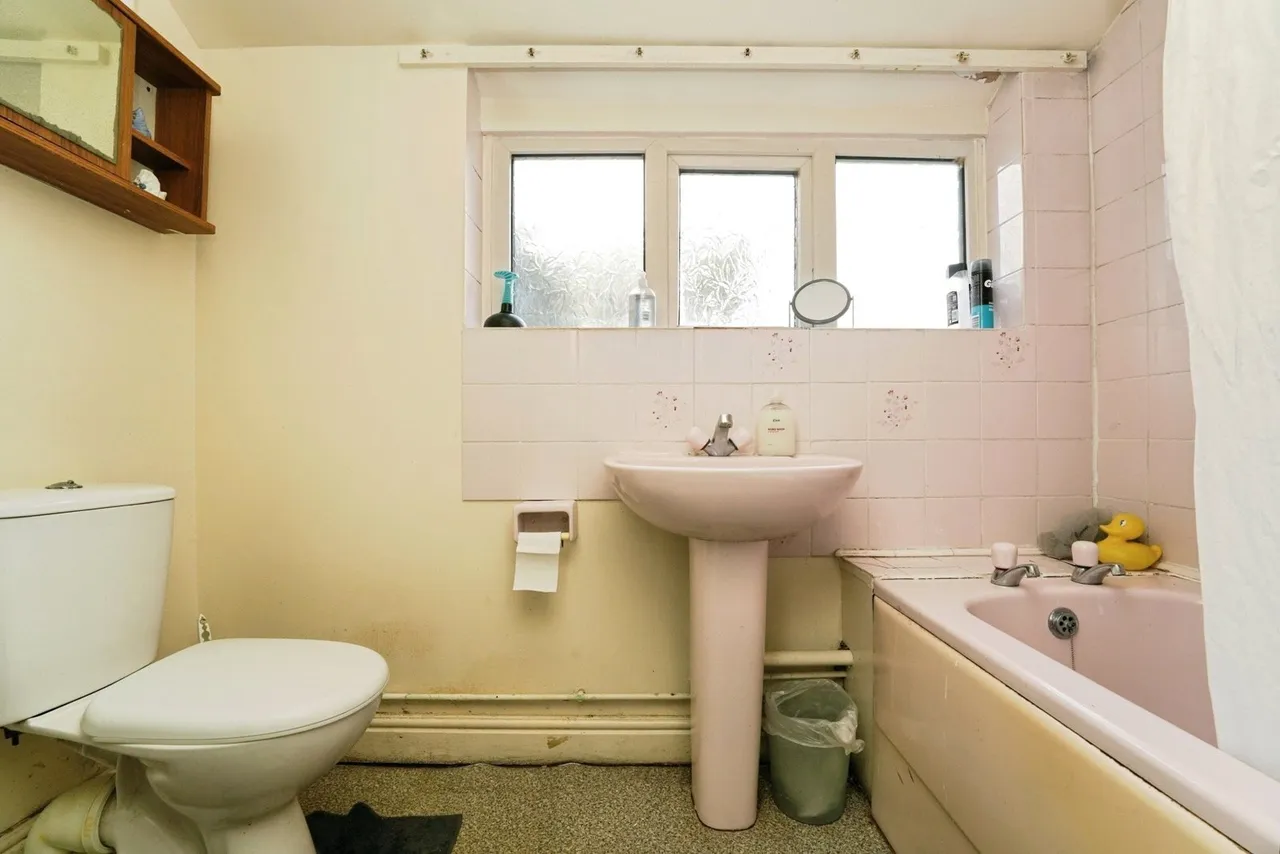 Stratton Road, Gloucester, Gloucestershire, GL1, photo 8