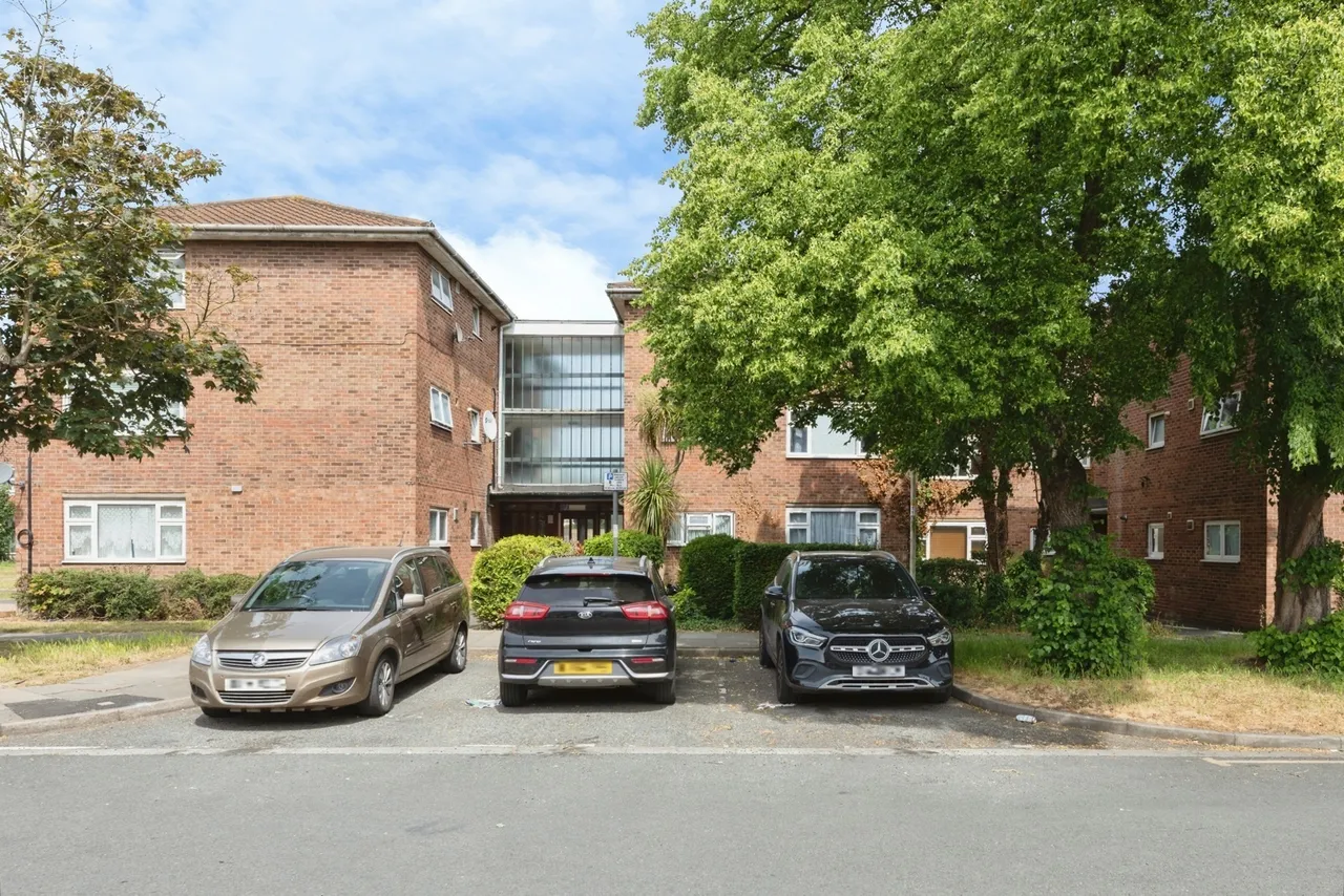 1 bed flat for sale — Westbury Road, Barking, IG11