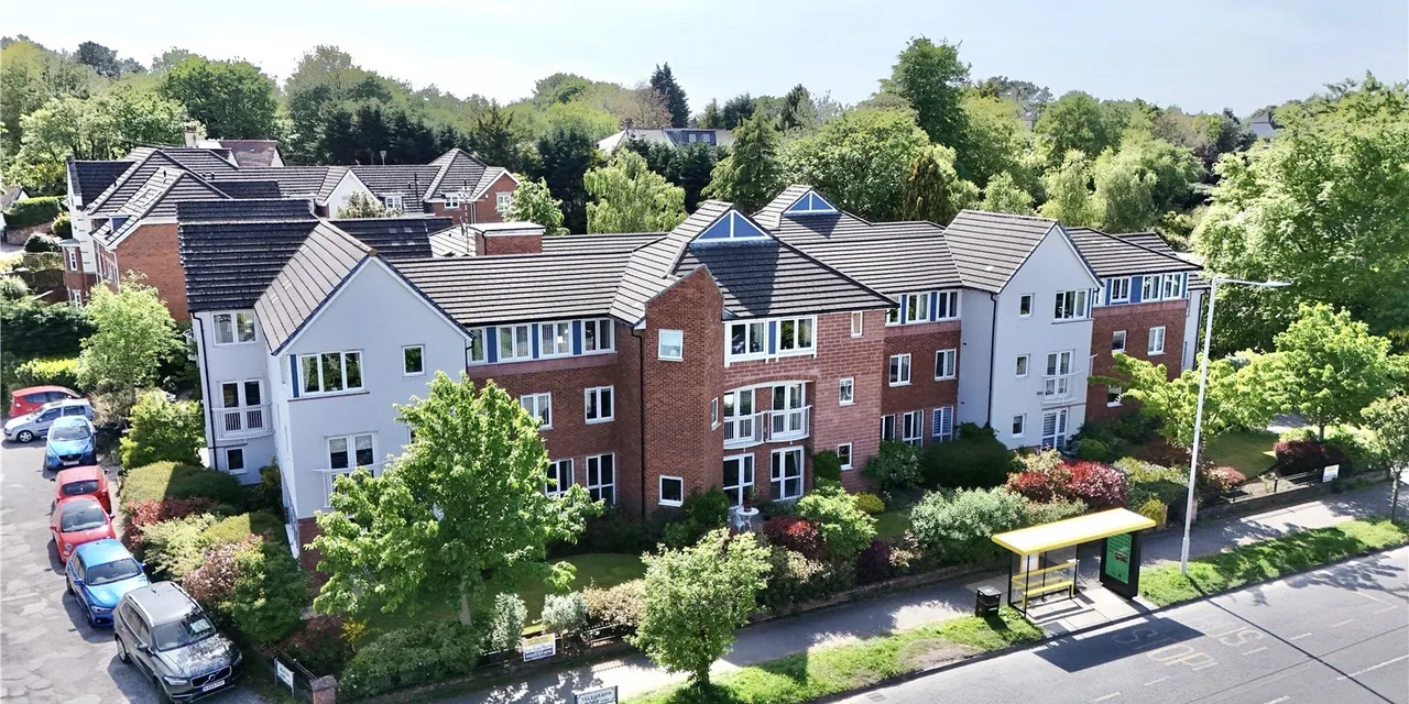 2 bed flat for sale, Telegraph Road, Heswall, CH60