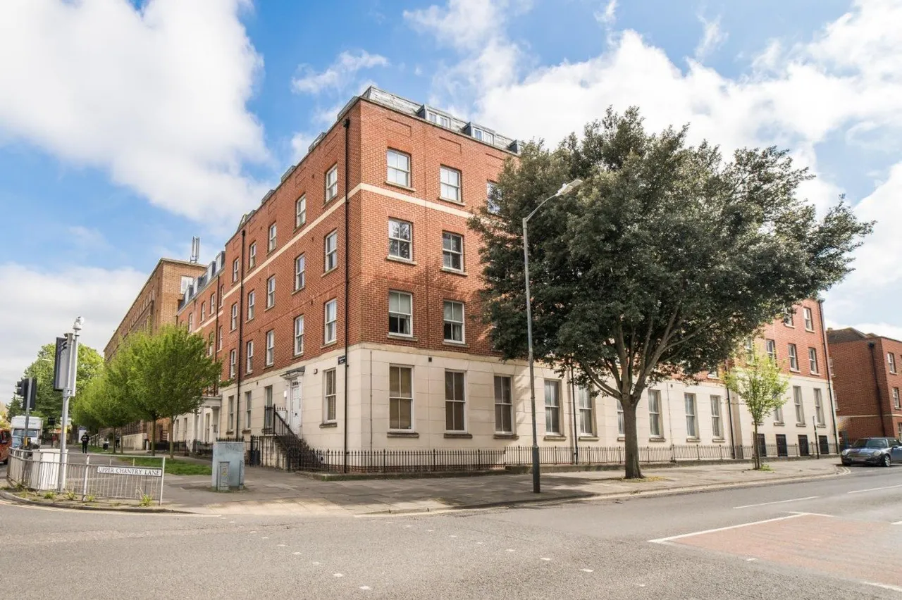 2 bed flat to rent, New Dover Road, Canterbury, CT1