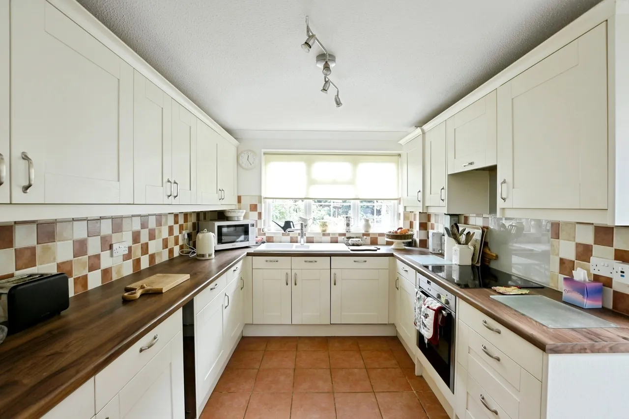 Poplar Way, Midhurst, GU29, photo 2
