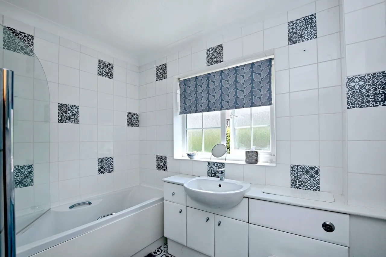 Poplar Way, Midhurst, GU29, photo 10