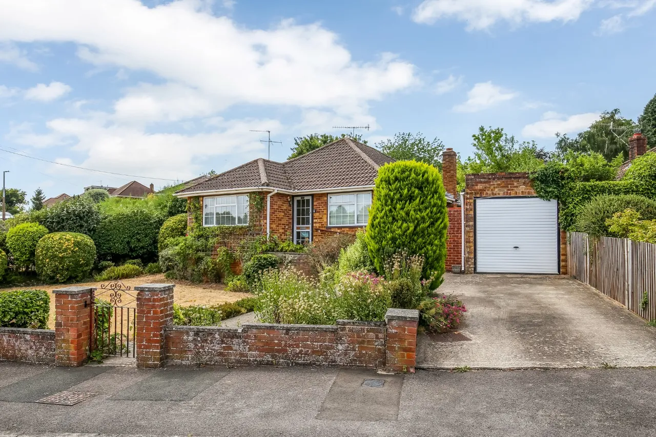 3 bed house for sale — Balmoral Road, Salisbury, Wiltshire, SP1 3PZ