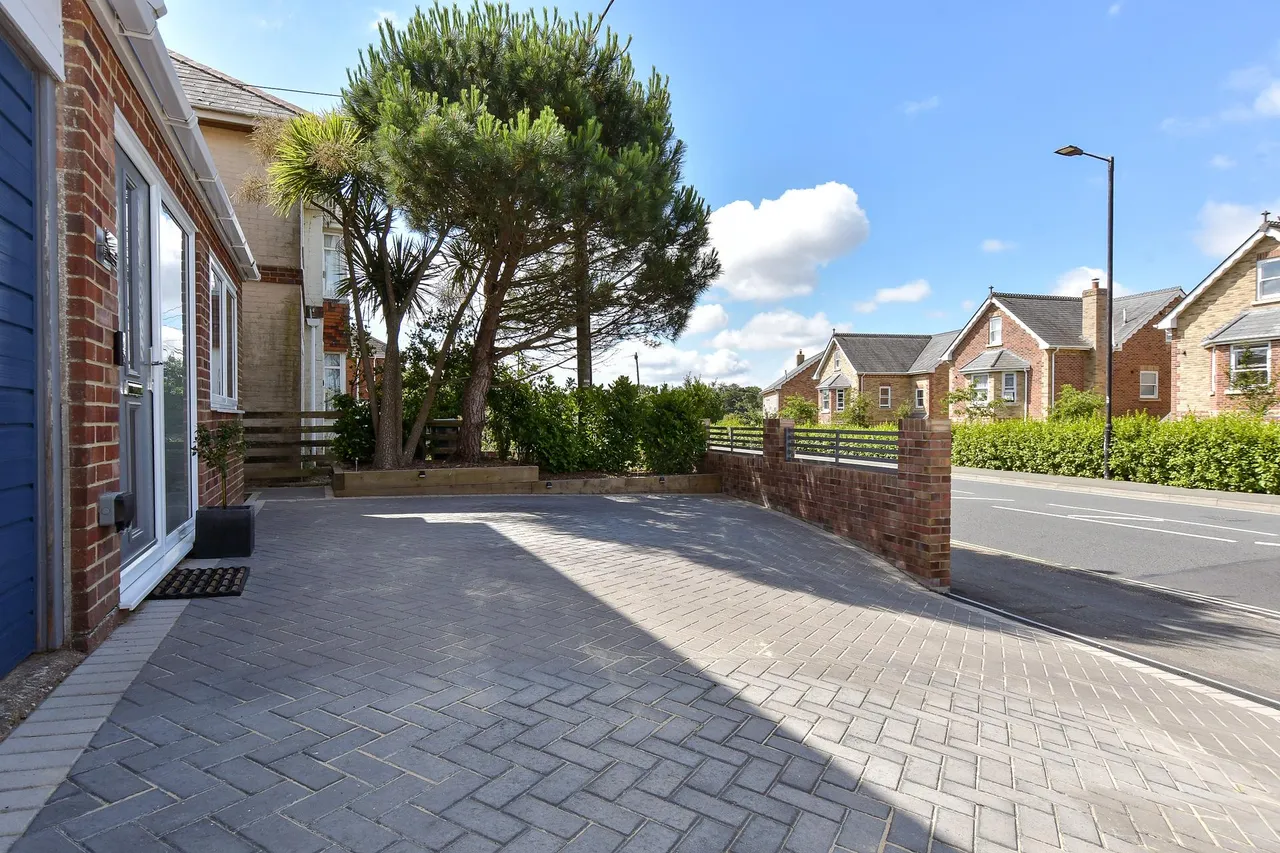 Cowes, PO31, photo 14