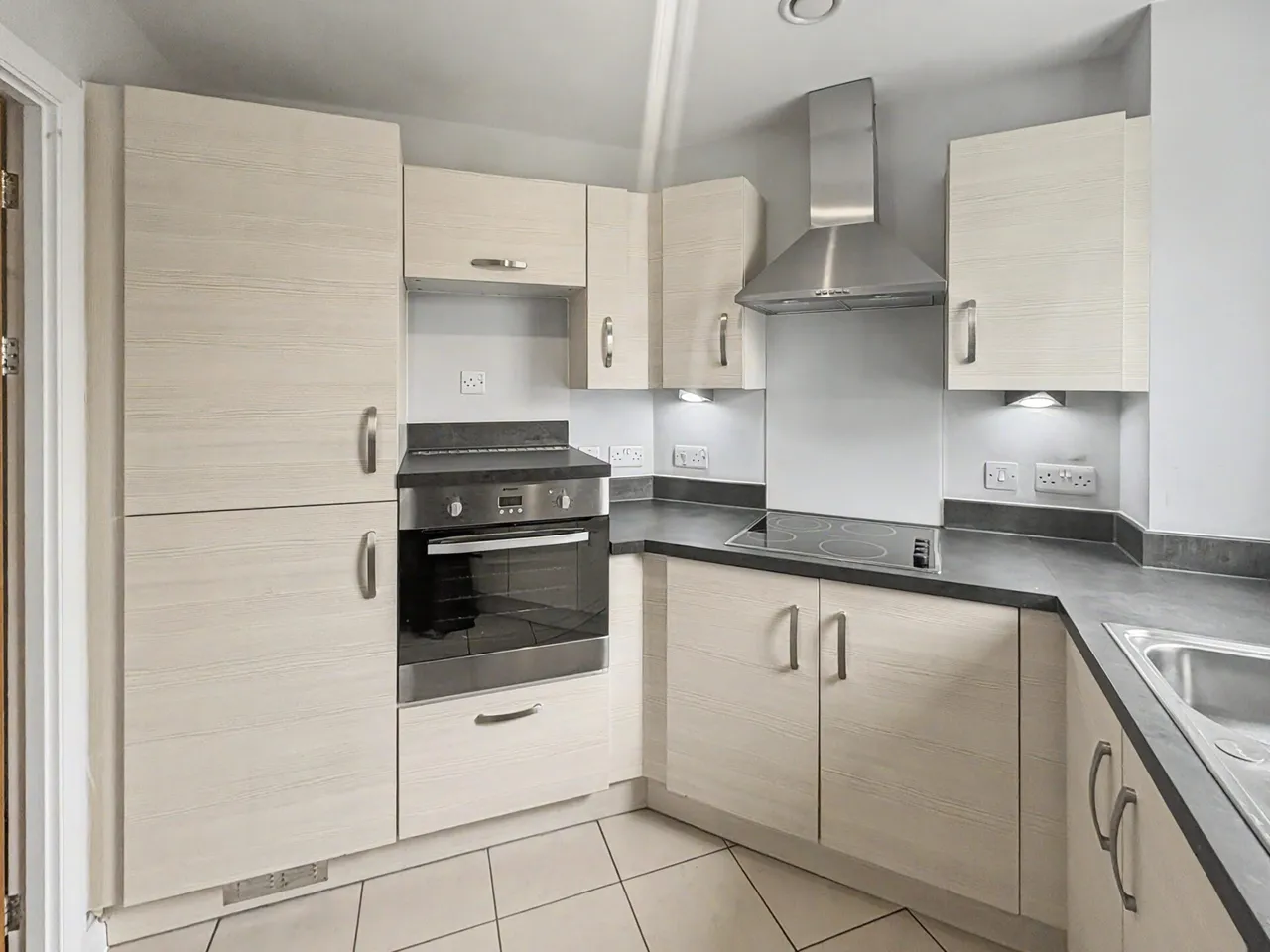 Park View Road, Prestwich, M25, photo 3