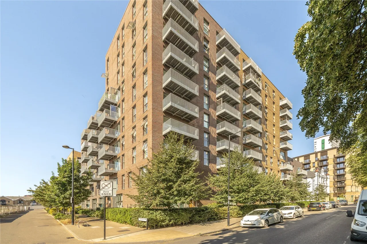 2 bed flat to rent — Grove Street, London, SE8 3GZ