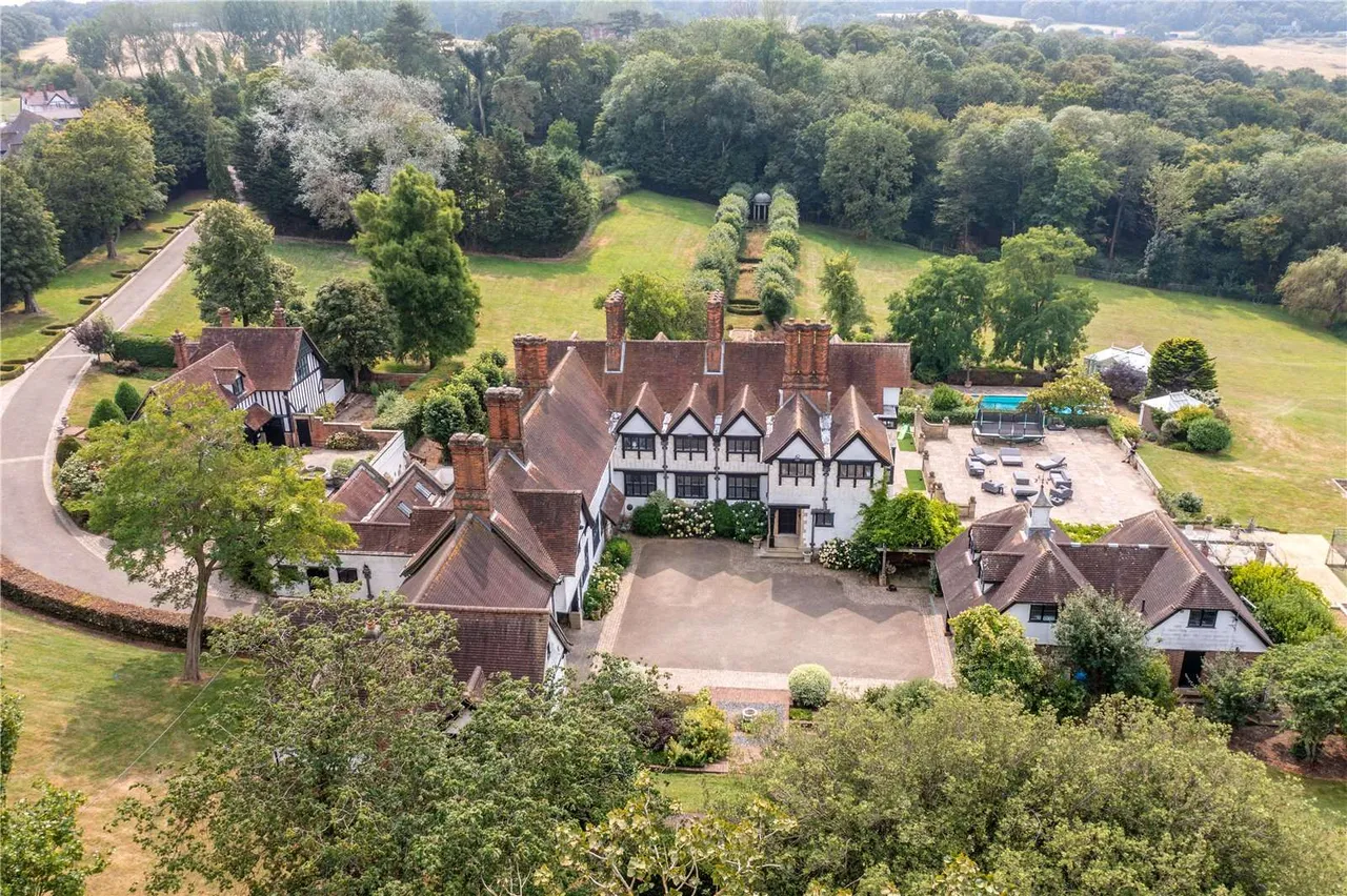 6 bed house for sale — Copped Hall, Epping, Essex, CM16 5HT