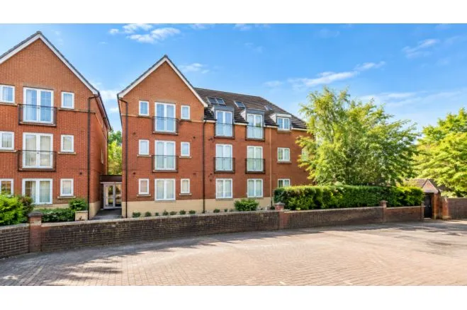 3 bed flat for sale, Halliard Court, Cardiff, CF10