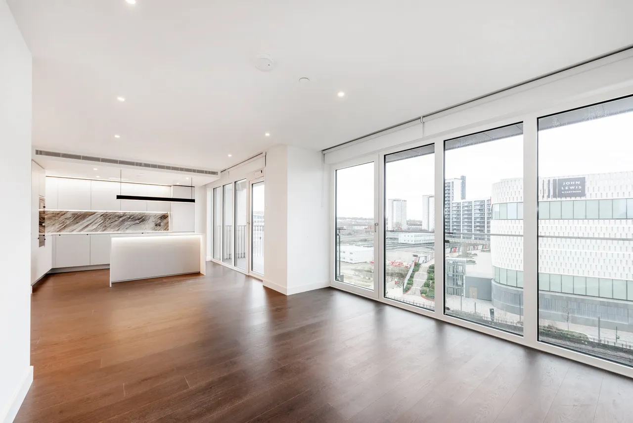 2 bed flat to rent, Fountain Park Way, London, W12