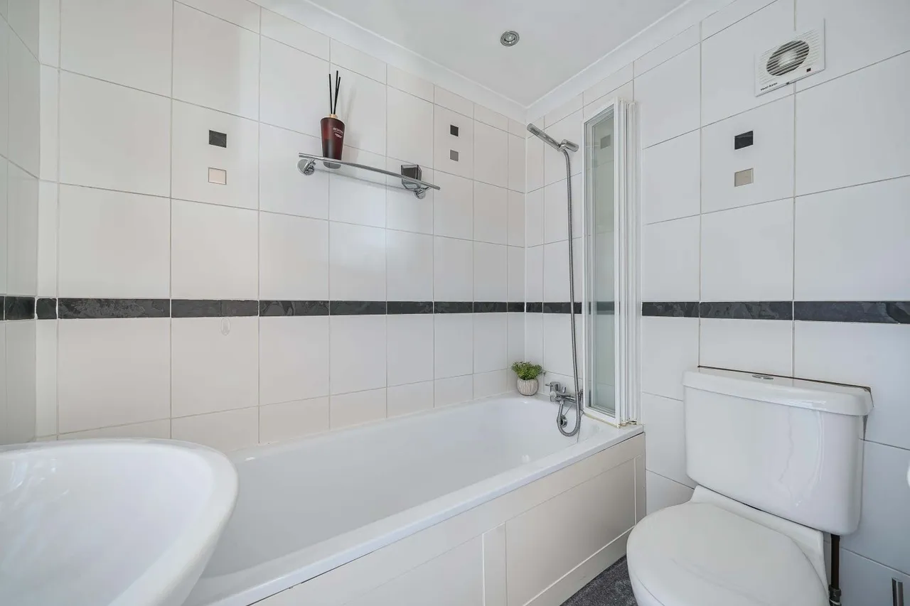 The Street, Hawkinge, CT18, photo 12