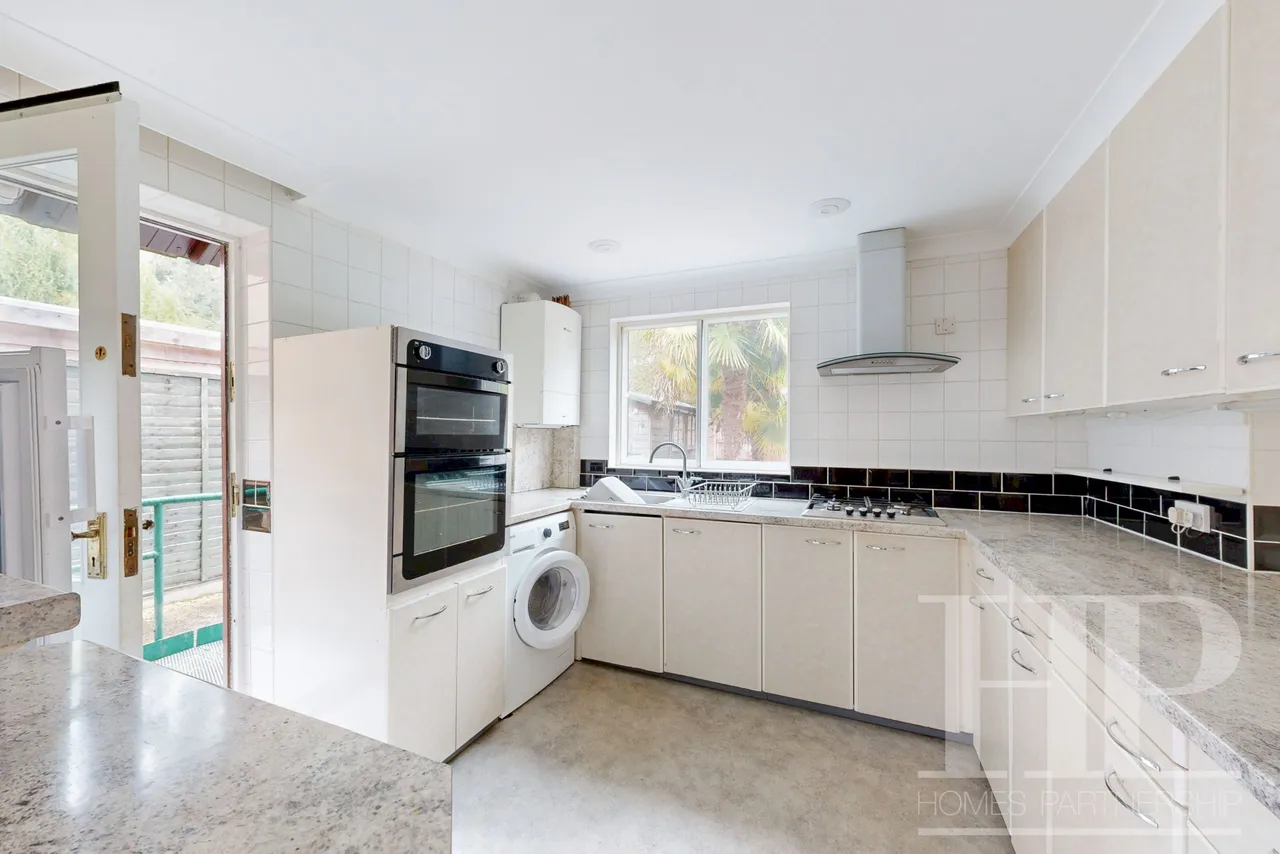 Burlands, Crawley, RH11, photo 4