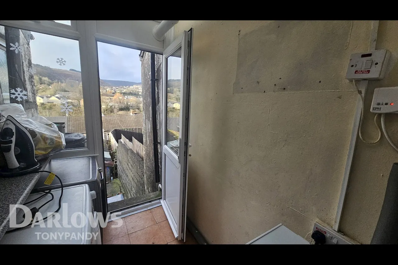 Ynyscynon Road, Trealaw, CF40, photo 6