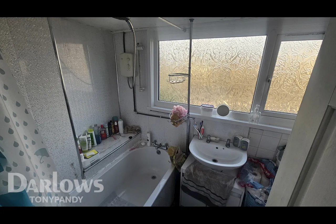 Ynyscynon Road, Trealaw, CF40, photo 7