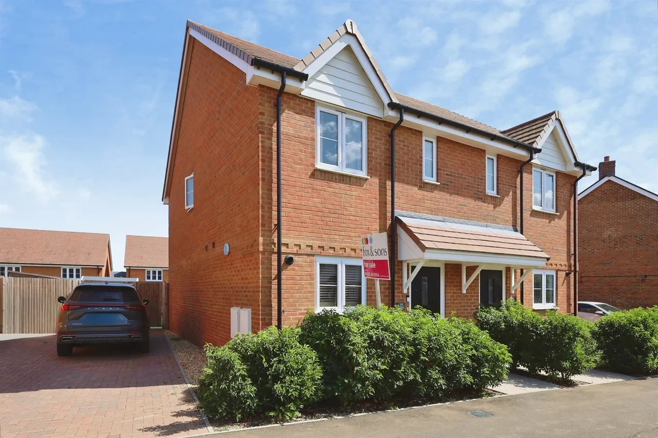2 bed house for sale, Clover Crescent, Hellingly, BN27